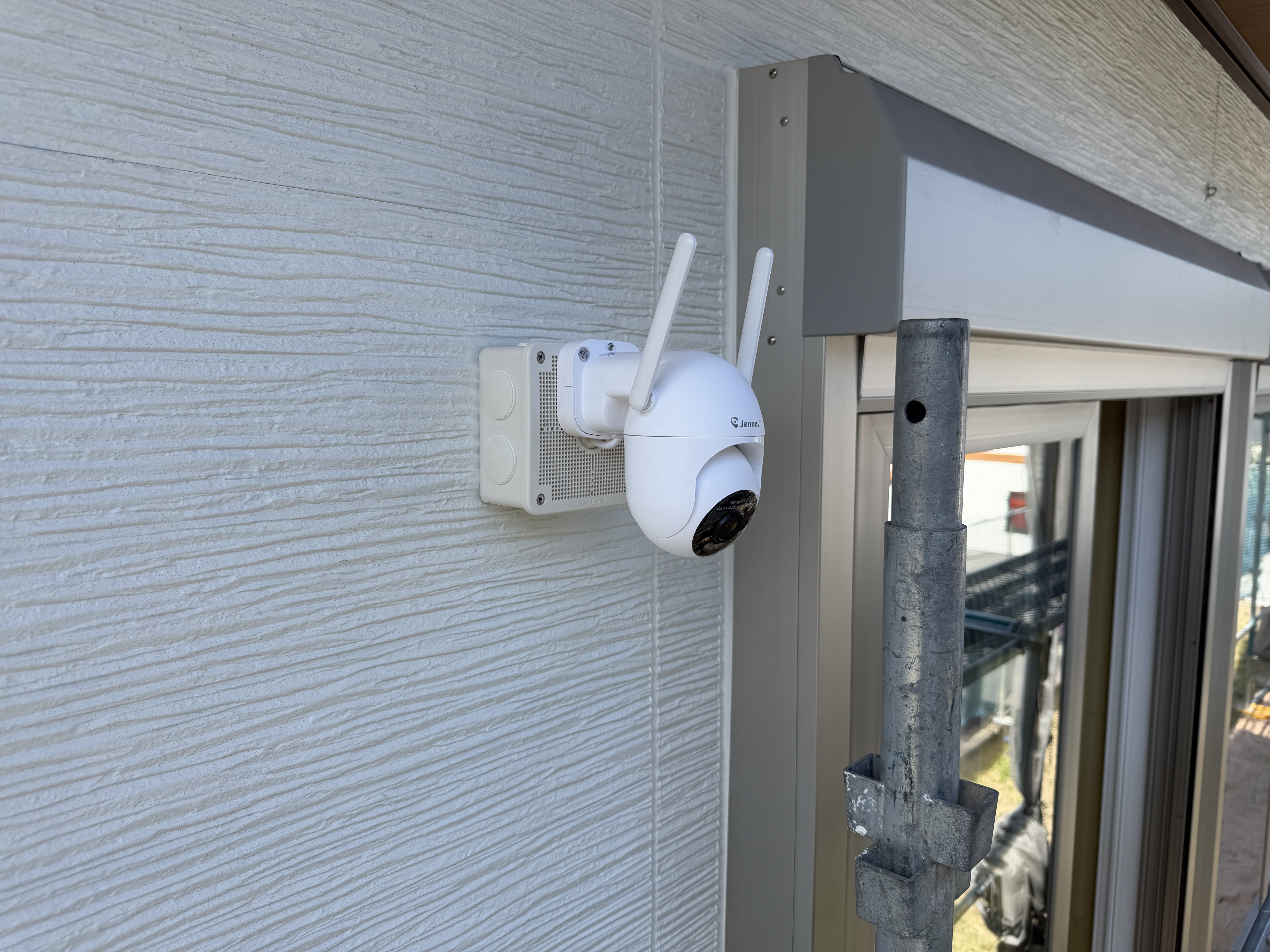 岡崎市で新築住宅にPTZ防犯カメラ2台を設置しました